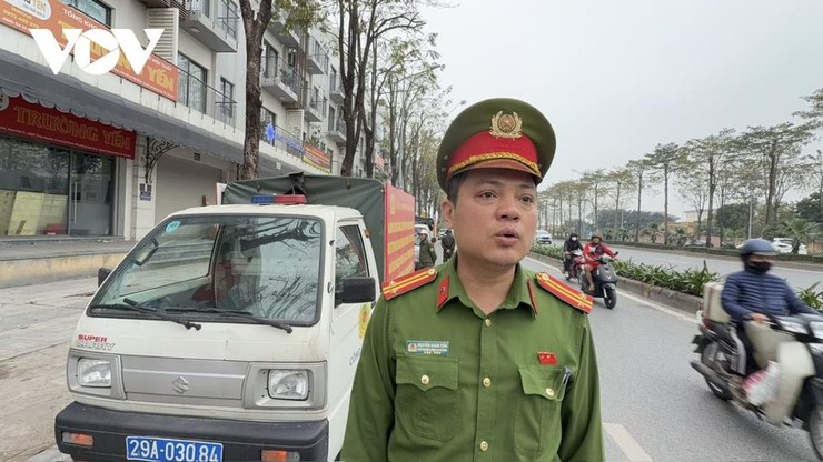 Hà Nội lập chốt xử lý xe tải chiếm đường Phạm Tu sau phản ánh của Báo điện tử TNVN
- Ảnh 3.