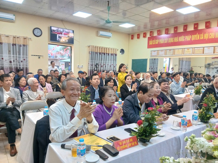 Hội nghị tiếp xúc cử tri với người ứng cử đại biểu Hội đồng nhân dân (HĐND) phường Việt Hưng khóa II, nhiệm kỳ 2026 – 2031 tại Đơn vị bầu cử số 3- Ảnh 4.