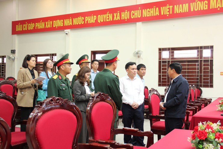 Đoàn kiểm tra Thành ủy kiểm tra công tác chuẩn bị bầu cử tại xã Hòa Lạc- Ảnh 3.