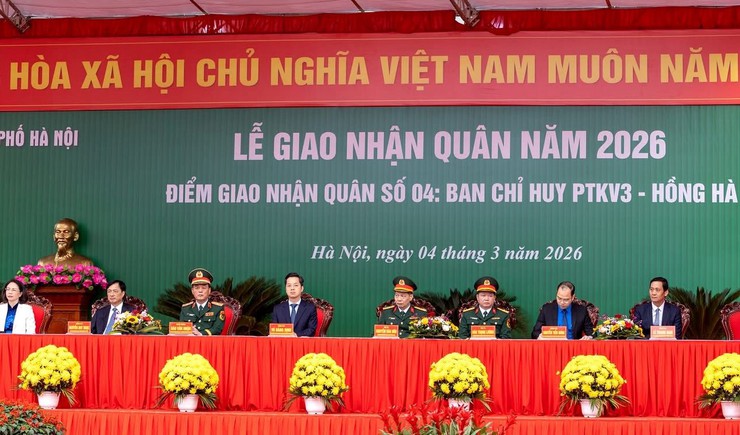 Thanh niên Phường Ô Chợ Dừa hăng hái lên đường nhập ngũ năm 2026- Ảnh 1.