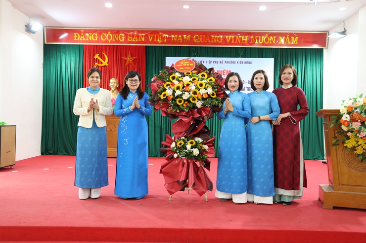 Hội LHPN phường Kiến Hưng long trọng tổ chức kỷ niệm 1986 năm Khởi nghĩa Hai Bà Trưng và 116  năm ngày Quốc tế Phụ nữ 8/3- Ảnh 1.