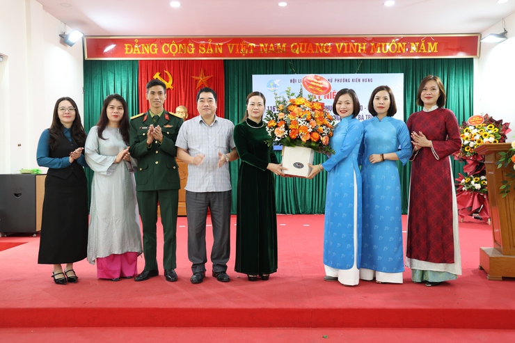 Hội LHPN phường Kiến Hưng long trọng tổ chức kỷ niệm 1986 năm Khởi nghĩa Hai Bà Trưng và 116  năm ngày Quốc tế Phụ nữ 8/3- Ảnh 2.