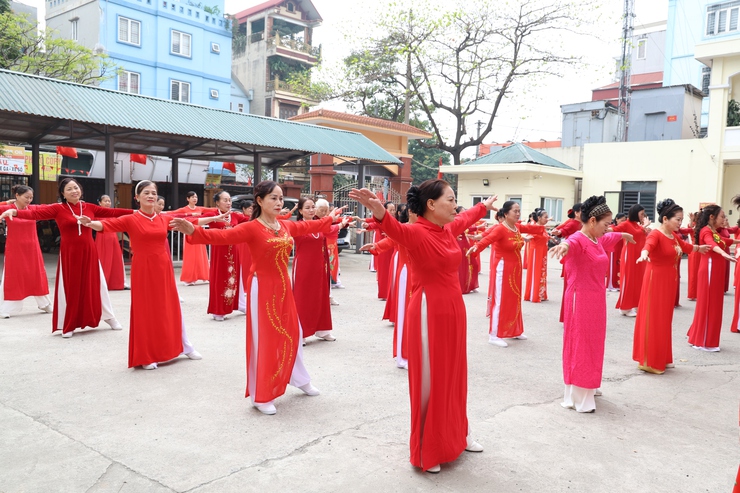 Hội LHPN phường Kiến Hưng long trọng tổ chức kỷ niệm 1986 năm Khởi nghĩa Hai Bà Trưng và 116  năm ngày Quốc tế Phụ nữ 8/3- Ảnh 12.
