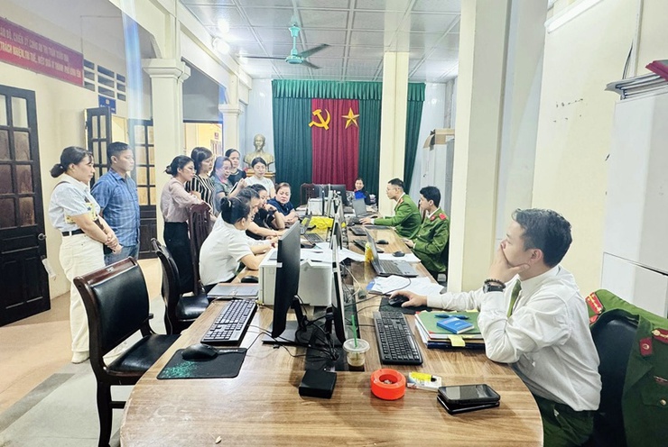 Trạm Y tế xã Xuân Mai triển khai đợt cao điểm chiến dịch 90 ngày chuẩn hoá dữ liệu hồ sơ sức khoẻ điện tử- Ảnh 4.