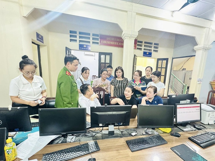 Trạm Y tế xã Xuân Mai triển khai đợt cao điểm chiến dịch 90 ngày chuẩn hoá dữ liệu hồ sơ sức khoẻ điện tử- Ảnh 3.