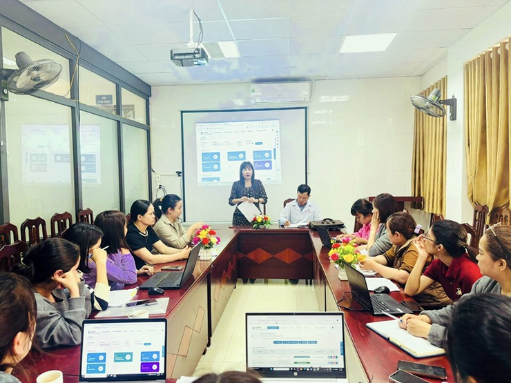 Trạm Y tế xã Xuân Mai triển khai đợt cao điểm chiến dịch 90 ngày chuẩn hoá dữ liệu hồ sơ sức khoẻ điện tử- Ảnh 2.