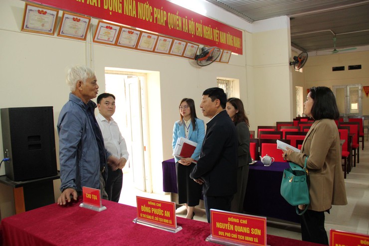 Đoàn kiểm tra Thành ủy kiểm tra công tác chuẩn bị bầu cử tại xã Hòa Lạc- Ảnh 1.