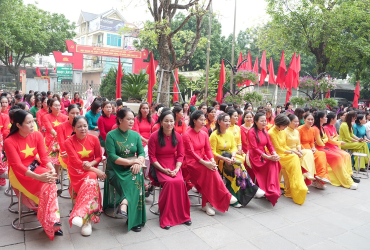 MÍT TINH KỶ NIỆM 116 NĂM NGÀY QUỐC TẾ PHỤ NỮ 8/3 VÀ KỶ NIỆM 1986 NĂM KHỞI NGHĨA HAI BÀ TRƯNG, PHỤ NỮ XÃ MỸ ĐỨC PHÁT HUY TRUYỀN THỐNG, VỮNG TIN BƯỚC VÀO KỶ NGUYÊN MỚI- Ảnh 6.