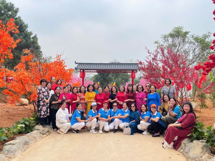 Hội Liên hiệp phụ nữ phường Long Biên tổ chức dâng tại Đền thờ Hai Bà - Ảnh 2.