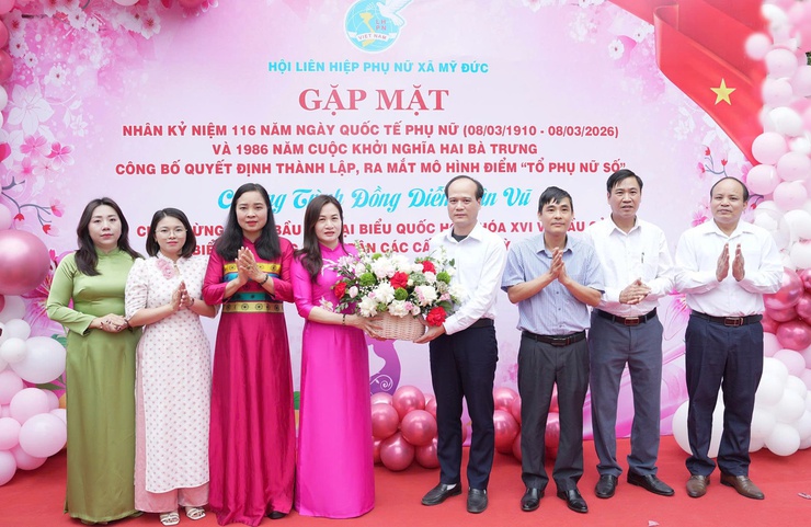 MÍT TINH KỶ NIỆM 116 NĂM NGÀY QUỐC TẾ PHỤ NỮ 8/3 VÀ KỶ NIỆM 1986 NĂM KHỞI NGHĨA HAI BÀ TRƯNG, PHỤ NỮ XÃ MỸ ĐỨC PHÁT HUY TRUYỀN THỐNG, VỮNG TIN BƯỚC VÀO KỶ NGUYÊN MỚI- Ảnh 1.