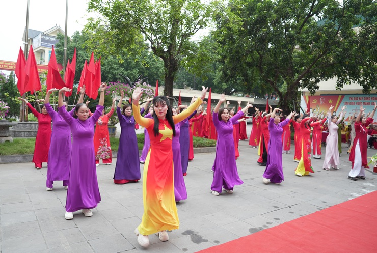 MÍT TINH KỶ NIỆM 116 NĂM NGÀY QUỐC TẾ PHỤ NỮ 8/3 VÀ KỶ NIỆM 1986 NĂM KHỞI NGHĨA HAI BÀ TRƯNG, PHỤ NỮ XÃ MỸ ĐỨC PHÁT HUY TRUYỀN THỐNG, VỮNG TIN BƯỚC VÀO KỶ NGUYÊN MỚI- Ảnh 12.