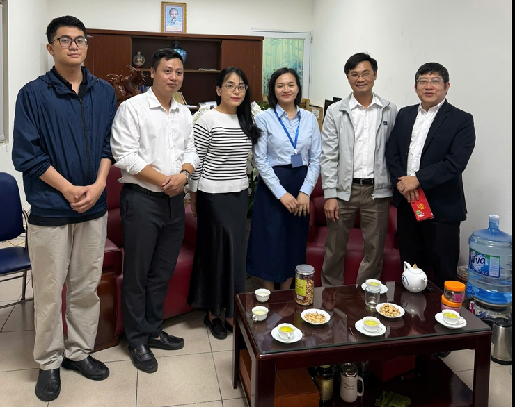 Động viên lực lượng tuyến đầu phục vụ người dân: Lãnh đạo Trung tâm thăm Chi nhánh số 7- Ảnh 2.