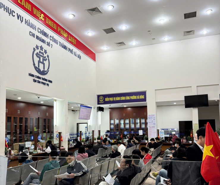 Động viên lực lượng tuyến đầu phục vụ người dân: Lãnh đạo Trung tâm thăm Chi nhánh số 7- Ảnh 3.