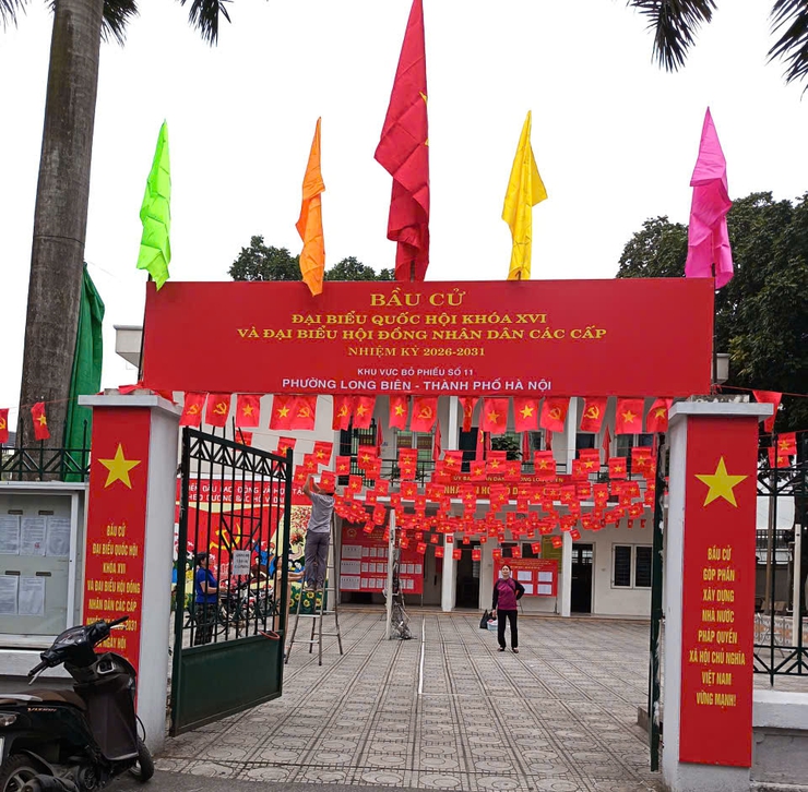 Long Biên đẩy mạnh tuyên truyền, cổ động trực quan hướng tới ngày bẩu cử 15/3/2026- Ảnh 2.