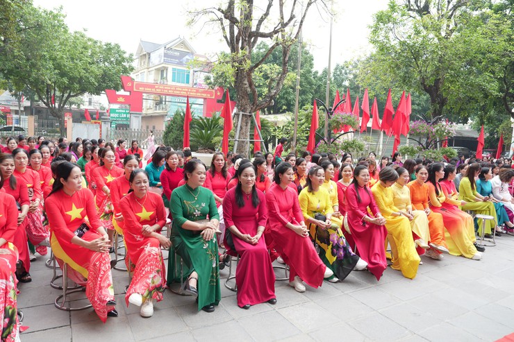 MÍT TINH KỶ NIỆM 116 NĂM NGÀY QUỐC TẾ PHỤ NỮ 8/3 VÀ KỶ NIỆM 1986 NĂM KHỞI NGHĨA HAI BÀ TRƯNG, PHỤ NỮ XÃ MỸ ĐỨC PHÁT HUY TRUYỀN THỐNG, VỮNG TIN BƯỚC VÀO KỶ NGUYÊN MỚI- Ảnh 9.