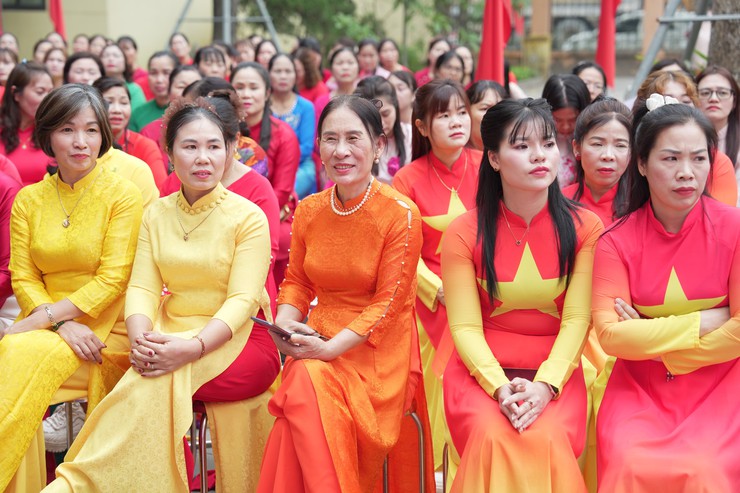 MÍT TINH KỶ NIỆM 116 NĂM NGÀY QUỐC TẾ PHỤ NỮ 8/3 VÀ KỶ NIỆM 1986 NĂM KHỞI NGHĨA HAI BÀ TRƯNG, PHỤ NỮ XÃ MỸ ĐỨC PHÁT HUY TRUYỀN THỐNG, VỮNG TIN BƯỚC VÀO KỶ NGUYÊN MỚI- Ảnh 13.