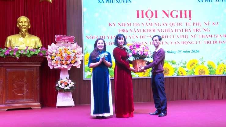 Xã Phú Xuyên tổ chức hội nghị kỷ niệm Ngày Quốc tế Phụ nữ 8/3 và nói chuyện chuyên đề về vai trò phụ nữ trong bầu cử- Ảnh 3.