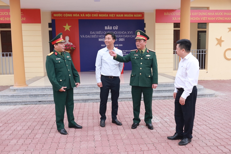 Đoàn công tác số 12 của Thành phố Hà Nội kiểm tra công tác chuẩn bị bầu cử tại 8 xã thuộc đơn vị bầu cử số 15- Ảnh 5.