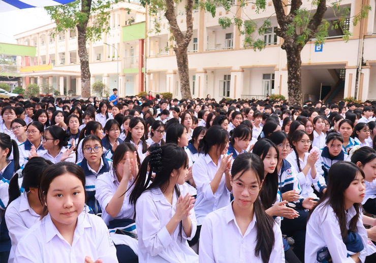 Hát Môn: Ra mắt mô hình “Trường học nói không với thuốc lá điện tử, thuốc lá đốt; đảm bảo an ninh trật tự, an toàn giao thông trong trường học”- Ảnh 3.