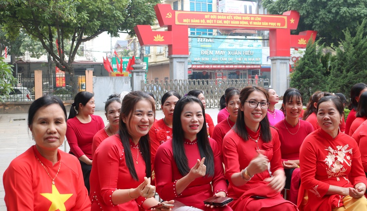 MÍT TINH KỶ NIỆM 116 NĂM NGÀY QUỐC TẾ PHỤ NỮ 8/3 VÀ KỶ NIỆM 1986 NĂM KHỞI NGHĨA HAI BÀ TRƯNG, PHỤ NỮ XÃ MỸ ĐỨC PHÁT HUY TRUYỀN THỐNG, VỮNG TIN BƯỚC VÀO KỶ NGUYÊN MỚI- Ảnh 8.