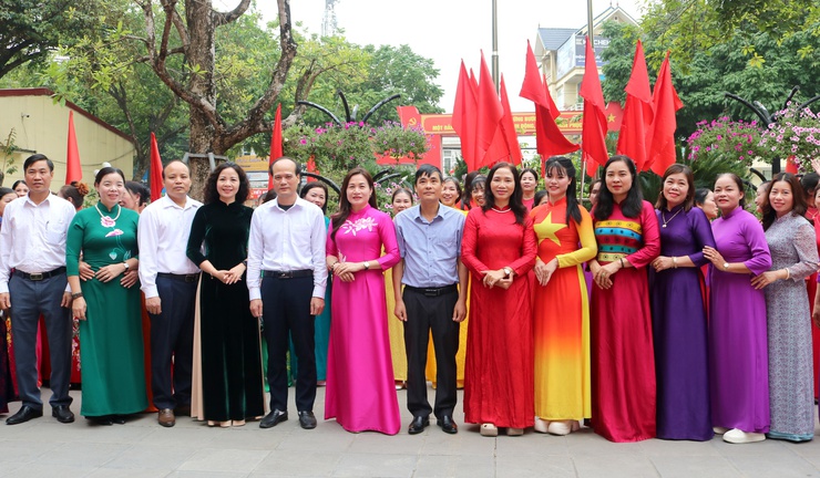 MÍT TINH KỶ NIỆM 116 NĂM NGÀY QUỐC TẾ PHỤ NỮ 8/3 VÀ KỶ NIỆM 1986 NĂM KHỞI NGHĨA HAI BÀ TRƯNG, PHỤ NỮ XÃ MỸ ĐỨC PHÁT HUY TRUYỀN THỐNG, VỮNG TIN BƯỚC VÀO KỶ NGUYÊN MỚI- Ảnh 16.