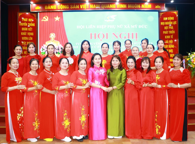 MÍT TINH KỶ NIỆM 116 NĂM NGÀY QUỐC TẾ PHỤ NỮ 8/3 VÀ KỶ NIỆM 1986 NĂM KHỞI NGHĨA HAI BÀ TRƯNG, PHỤ NỮ XÃ MỸ ĐỨC PHÁT HUY TRUYỀN THỐNG, VỮNG TIN BƯỚC VÀO KỶ NGUYÊN MỚI- Ảnh 18.