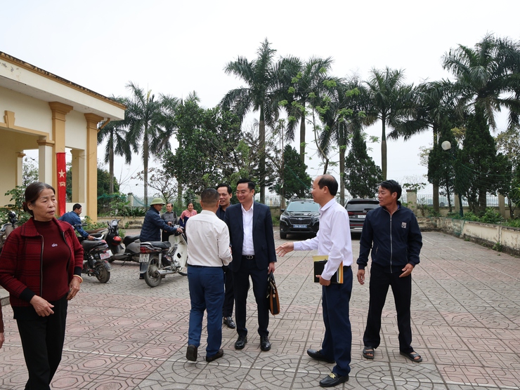 Hội nghị tiếp xúc cử tri với những người ứng cử đại biểu HĐND xã Tam Hưng tại thôn Quan Nhân- Ảnh 4.