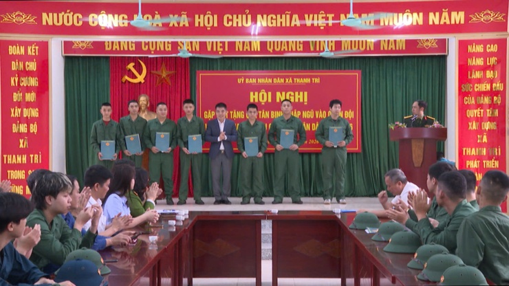 Xã Thanh Trì: Hội nghị gặp mặt, động viên và tặng quà công dân lên đường nhập ngũ thực hiện nghĩa vụ năm 2026- Ảnh 7.