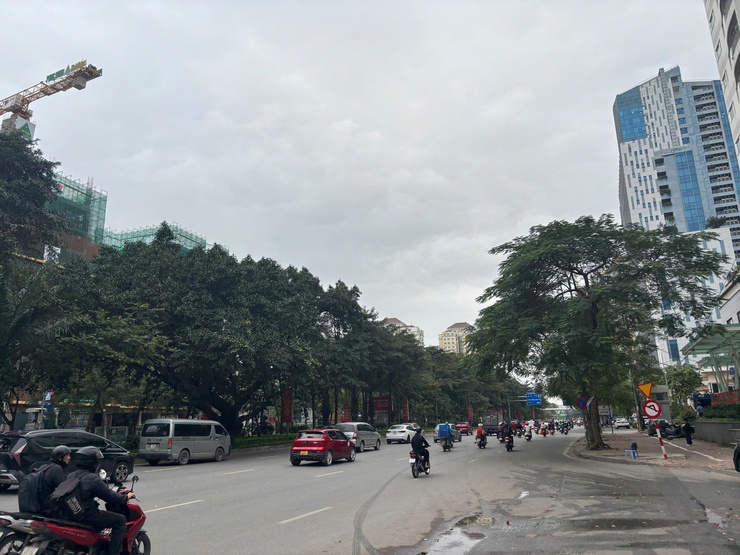 Ngày 05/3, Hà Nội nhiều mây, chiều hửng nắng nhẹ. Sáng và đêm trời lạnh.- Ảnh 1.