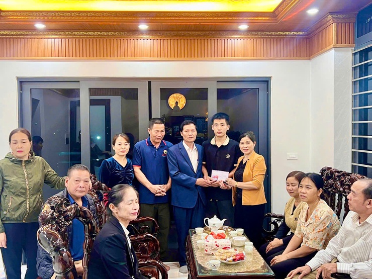 Thôn Cổ Điển A và thôn Cổ Điển B: Thăm hỏi, tặng quà động viên tân binh lên đường nhập ngũ năm 2026- Ảnh 1.