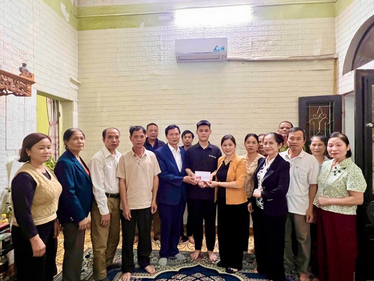 Thôn Cổ Điển A và thôn Cổ Điển B: Thăm hỏi, tặng quà động viên tân binh lên đường nhập ngũ năm 2026- Ảnh 3.