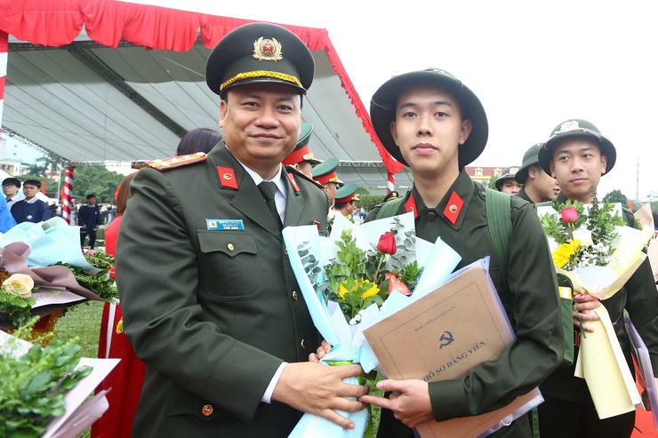 Hơn 700 tân binh tại Điểm giao nhận quân số 7 chính thức bước qua "cổng vinh quang"- Ảnh 6.