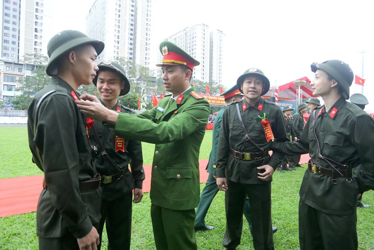 Hơn 700 tân binh tại Điểm giao nhận quân số 7 chính thức bước qua "cổng vinh quang"- Ảnh 7.