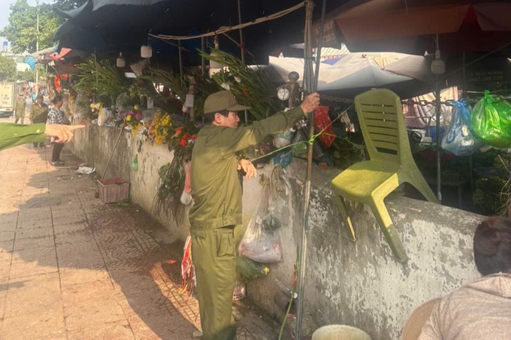 Phường Long Biên tập trung tháo gỡ 5 “điểm nghẽn” trong quản lý đô thị- Ảnh 2.