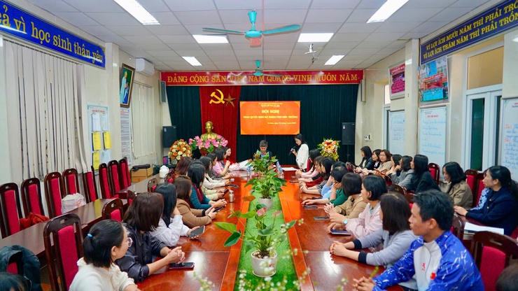 UBND phường Từ Liêm công bố các quyết định bổ nhiệm và bổ nhiệm lại cán bộ quản lý trường học

- Ảnh 2.