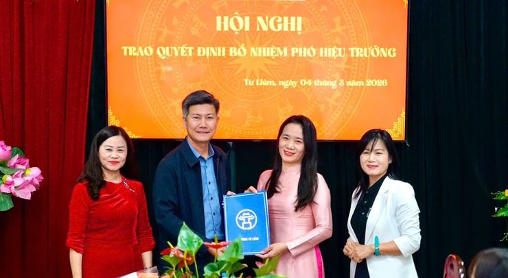 UBND phường Từ Liêm công bố các quyết định bổ nhiệm và bổ nhiệm lại cán bộ quản lý trường học

- Ảnh 4.