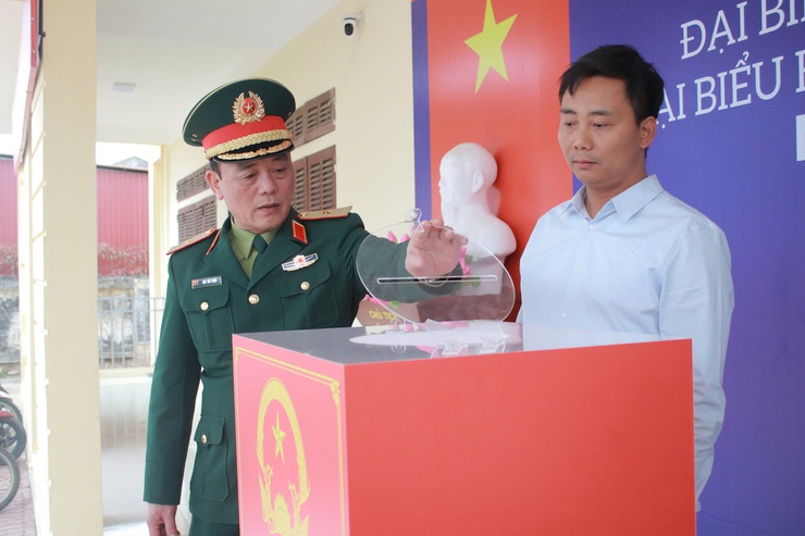 Đoàn công tác số 12 của Thành phố Hà Nội kiểm tra công tác chuẩn bị bầu cử tại 8 xã thuộc đơn vị bầu cử số 15- Ảnh 4.