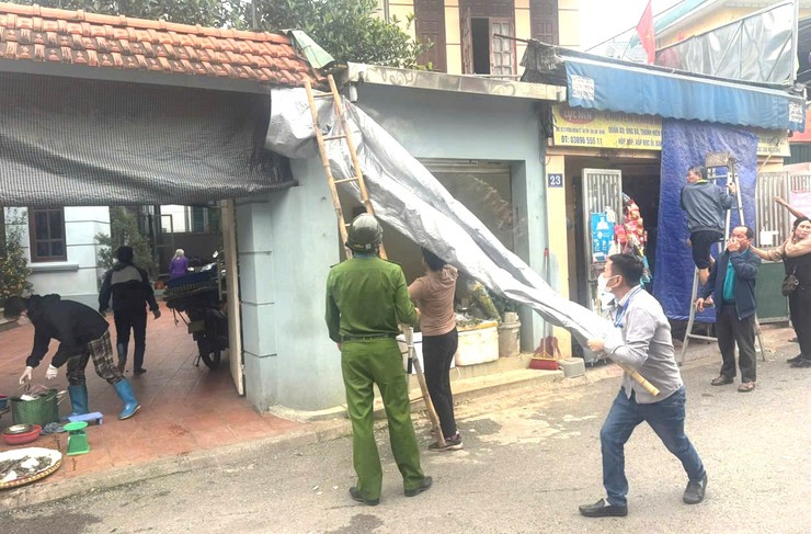 Xã Bát Tràng ra quân lập lại trật tự đô thị khu vực Chợ Bún- Ảnh 2.