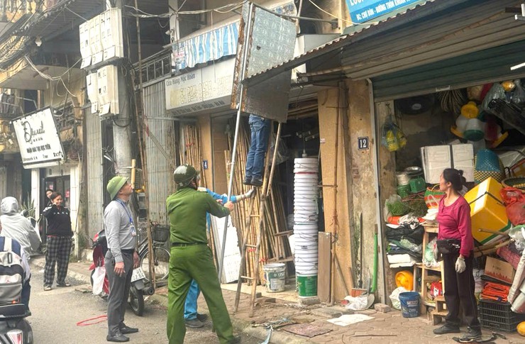 Xã Bát Tràng ra quân lập lại trật tự đô thị khu vực Chợ Bún- Ảnh 3.