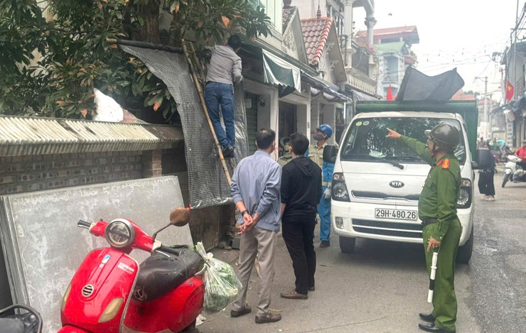 Xã Bát Tràng ra quân lập lại trật tự đô thị khu vực Chợ Bún- Ảnh 4.