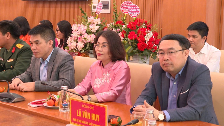 Thanh Trì tôn vinh nữ cán bộ, viên chức, LĐHĐ nhân kỷ niệm 116 năm Ngày 8/3- Ảnh 3.