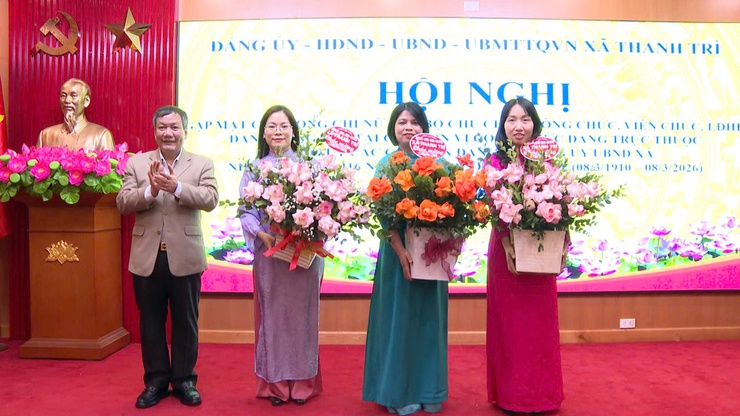 Thanh Trì tôn vinh nữ cán bộ, viên chức, LĐHĐ nhân kỷ niệm 116 năm Ngày 8/3- Ảnh 5.