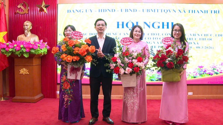 Thanh Trì tôn vinh nữ cán bộ, viên chức, LĐHĐ nhân kỷ niệm 116 năm Ngày 8/3- Ảnh 7.
