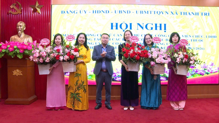 Thanh Trì tôn vinh nữ cán bộ, viên chức, LĐHĐ nhân kỷ niệm 116 năm Ngày 8/3- Ảnh 6.