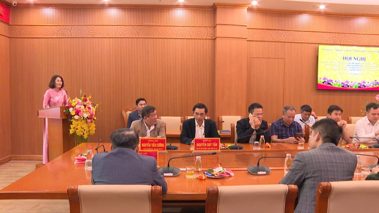 Thanh Trì tôn vinh nữ cán bộ, viên chức, LĐHĐ nhân kỷ niệm 116 năm Ngày 8/3- Ảnh 8.