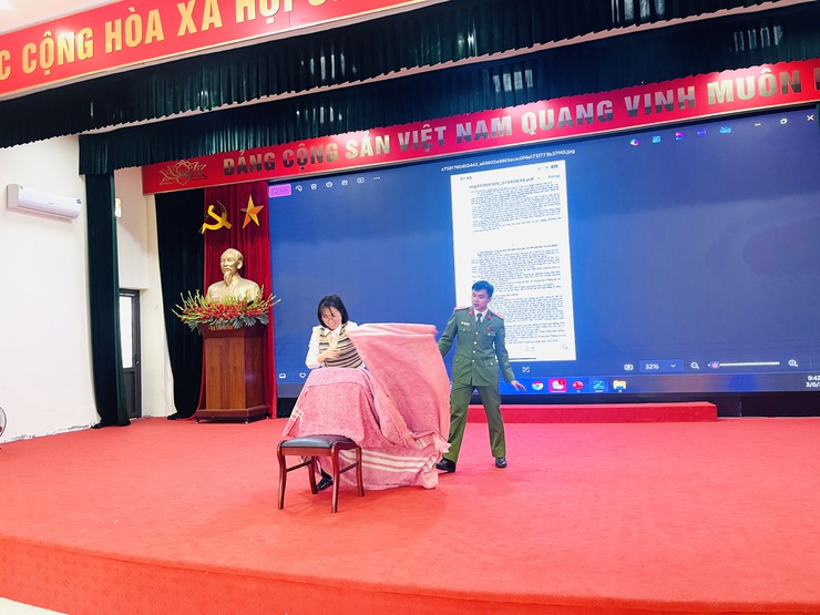 UBBC xã Thiên Lộc - Công an xã tuyên truyền, phổ biến kiến thức pháp luật về PCCC & CNCH tại các điểm bầu cử- Ảnh 6.