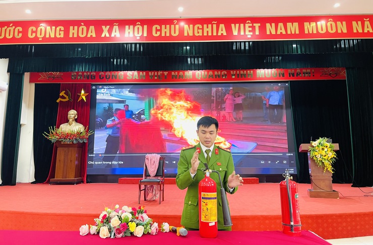 UBBC xã Thiên Lộc - Công an xã tuyên truyền, phổ biến kiến thức pháp luật về PCCC & CNCH tại các điểm bầu cử- Ảnh 7.