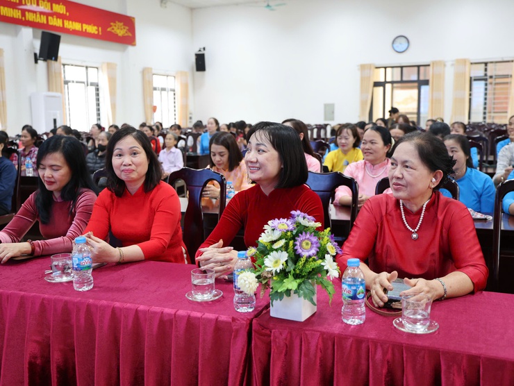 Xã Tam Hưng kỷ niệm 116 năm Ngày Quốc tế Phụ nữ 8/3, tôn vinh vai trò phụ nữ trong xây dựng quê hương- Ảnh 2.