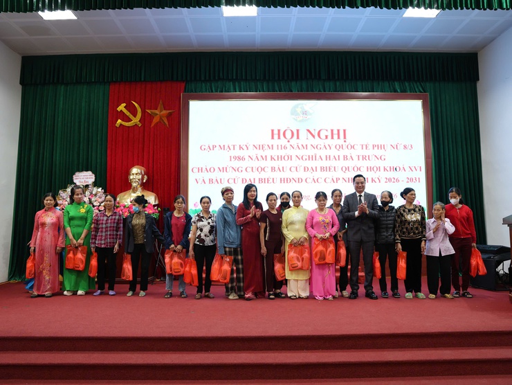 Xã Tam Hưng kỷ niệm 116 năm Ngày Quốc tế Phụ nữ 8/3, tôn vinh vai trò phụ nữ trong xây dựng quê hương- Ảnh 5.