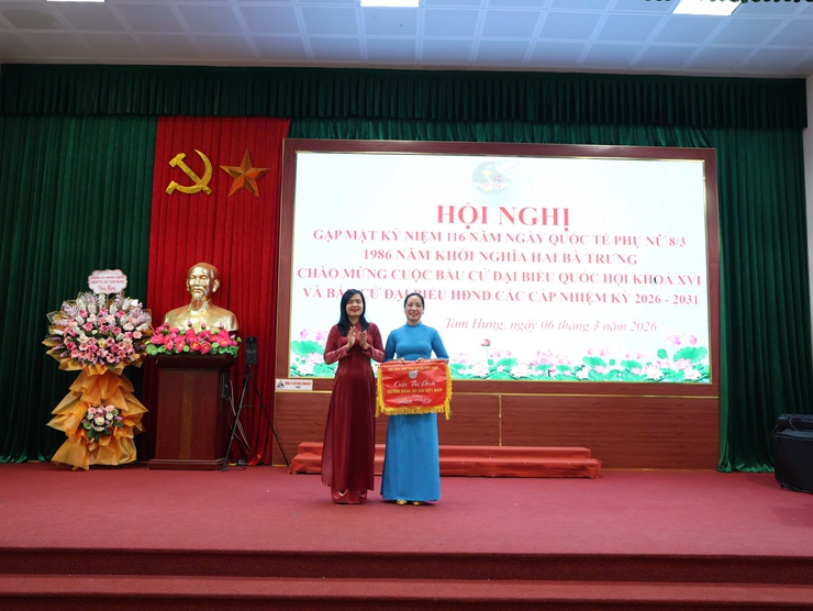 Xã Tam Hưng kỷ niệm 116 năm Ngày Quốc tế Phụ nữ 8/3, tôn vinh vai trò phụ nữ trong xây dựng quê hương- Ảnh 7.
